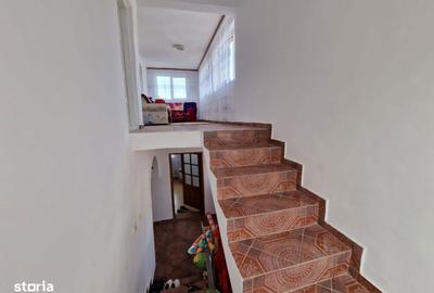 Casă cu 5 camere cu Teren 600 Mp în Voinești - 5