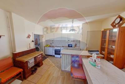 Casă individuală cu 4 camere cu Teren 1500 Mp în Central - 2