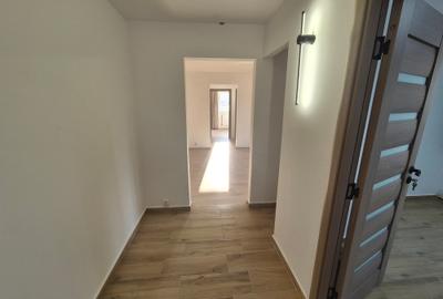 Apartament cu 2 camere semidecomandat în Micro I - 4