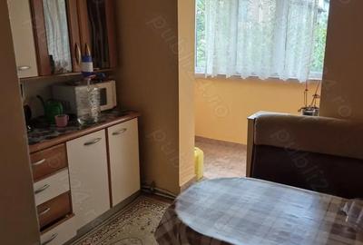 Apartament cu trei camere, zona Bradet, disponibil - 2