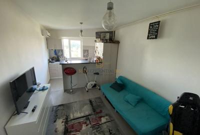 Apartament cu 2 camere semidecomandat, mobilat în Central