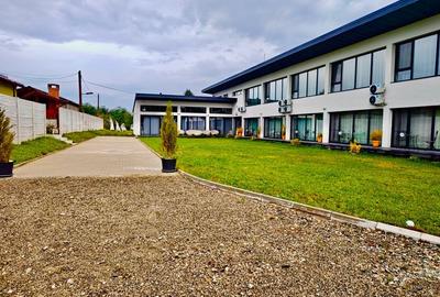 Pensiune de vânzare + casă de locuit preț 980.000 € - 2