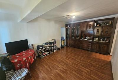 Apartament cu 3 camere semidecomandat, mobilat în Micro II - 4
