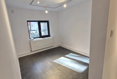 Apartament cu 5 camere decomandat în Est - 2