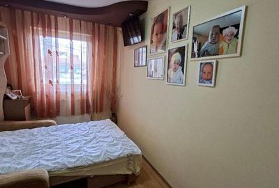 Apartament cu 3 camere semidecomandat în Țiglari