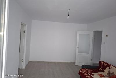Apartament cu 2 camere semidecomandat în Gemenii - 2