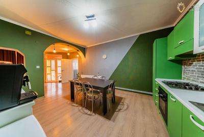 Casă individuală cu 7 camere cu Canalizare în Central - 11