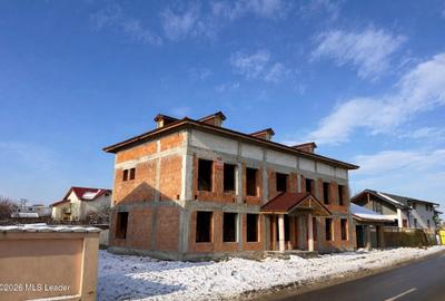 Casă individuală cu 6 camere cu Canalizare în Domnești