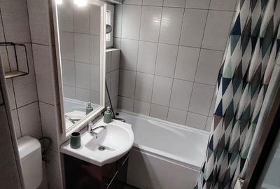 Apartament cu 3 camere semidecomandat în Central - 2