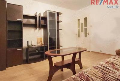 PROPRIETAR,inchiriez ap.2 camere decomandate Strand.et.3 - 3