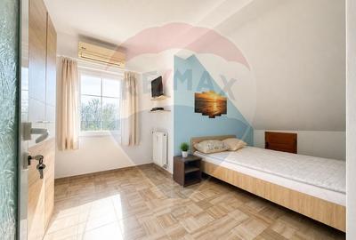 Casă cu 12 camere cu Teren 300 Mp în Central - 11