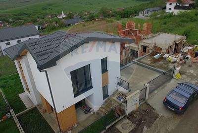 Casa individuala, arhitectura moderna, compartimentare superba, com 0 - 9