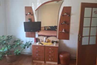 Apartament cu 2 camere decomandat în Rahova