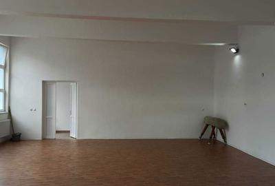 Spațiu comercial, de 100 mp, în Central - 8