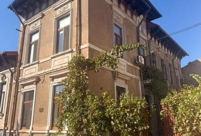 Apartament cu 5 camere semidecomandat în Armeneasca