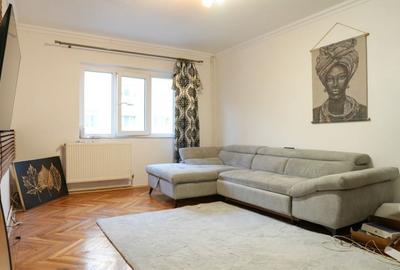 Apartament cu 2 camere decomandat în 1 Mai