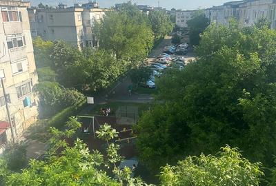 Apartament cu 3 camere decomandat în Buzaului