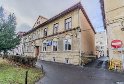 Apartament cu 5 camere în Centrul Civic