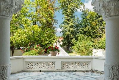 Casă individuală cu 9 camere cu Canalizare în Capitale - 1