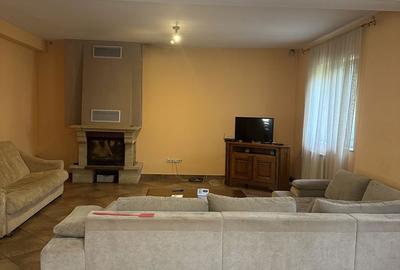 Casă cu 4 camere decomandat în Urleta