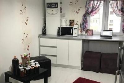 Apartament cu 3 camere semidecomandat în Mehala