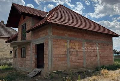 Casă cu 5 camere cu Teren 1900 Mp în Bulgăruș - 1