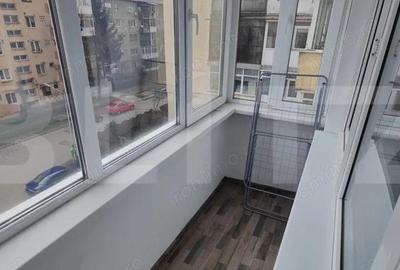 Apartament cu 3 camere semidecomandat în Micro 9 - 2