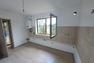 Casă cu 4 camere cu Teren 400 Mp în Parța - 10