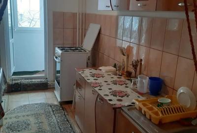 Apartament cu trei camere decomandat - 7