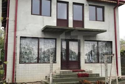 Casă cu 10 camere cu Teren 785 Mp în Central - 12