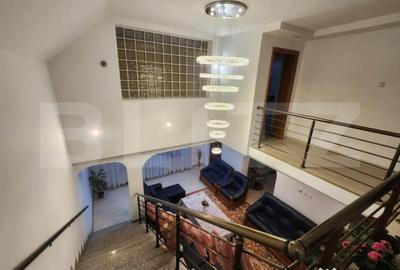 Casă cu 9 camere cu Teren 1500 Mp în Criș - 2