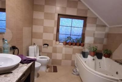 Casă cu 5 camere cu Teren 700 Mp în Lazuri - 4