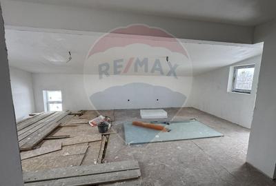 Casă cu 6 camere cu Teren 2952 Mp în Colceag - 14