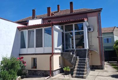 Casă cu 5 camere cu Teren 1600 Mp în Aradul Nou - 9