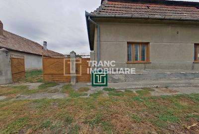 Casă cu 4 camere cu Teren 1440 Mp în Secusigiu - 1