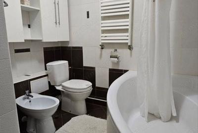 Garsonieră decomandată în Titan