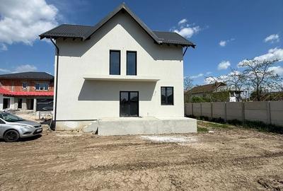 Casă cu 5 camere cu Teren 400 Mp în Domnești - 9