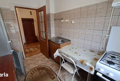 Apartament cu 2 camere semidecomandat în Craiovei
