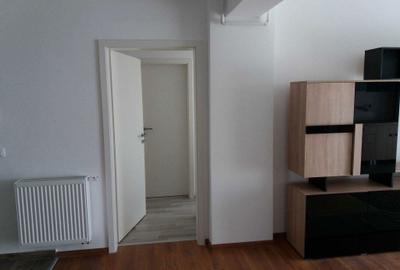 Apartament cu 3 camere decomandat în 13 Decembrie - 2