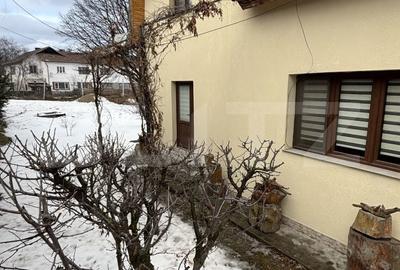 Casă cu 3 camere cu Teren 1300 Mp în Central - 1