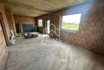 Casă cu 4 camere cu Teren 555 Mp în Cetate - 2