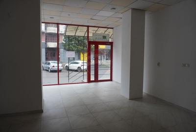 Spațiu comercial, de 35 mp, în Central - 4