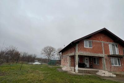 Casă cu 4 camere cu Teren 1200 Mp în Păulești - 10