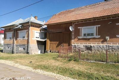 Casă cu 4 camere cu Teren 50 Mp în Cușma - 1