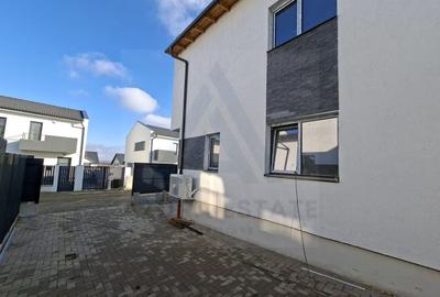 Duplex cu 4 camere cu Canalizare în Exterior Sud - 1