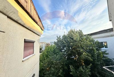 Apartament de vanzare, cu 3 camere decomandat  ZONA NORD - 2