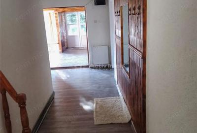 Casă cu 14 camere cu Teren 2500 Mp în Trăisteni - 17