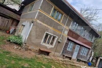 Casă cu 3 camere cu Canalizare în Central - 1