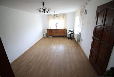 Vand casa in Schela cu toate utilitatile -65.000euro neg - 4