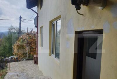 Casă cu 4 camere cu Teren 1500 Mp în Cornu - 1